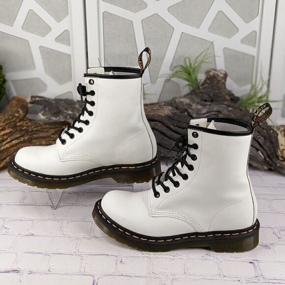 NWOT Dr. Martens 1460 Smooth Leather Lace Up Boots - Picture 4 of 12